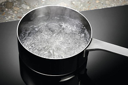 Индукционная варочная поверхность Electrolux LIT30231C черный