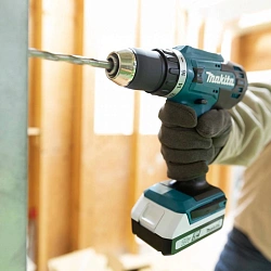 Дрель-шуруповерт Makita HP488D002 18Вт аккум. патрон:быстрозажимной (кейс в комплекте)
