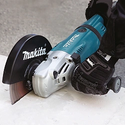 Углошлифовальная машина Makita GA7030X01 2400Вт 8500об/мин рез.шпин.:M14 d=180мм