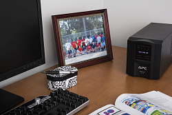 Источник бесперебойного питания APC Smart-UPS SMT750IC 500Вт 750ВА черный