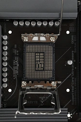 Материнская плата Gigabyte B860 EAGLE WIFI6E Soc-1851 Intel B860 4xDDR5 ATX AC`97 8ch(7.1) 2.5Gg RAID+HDMI+DP