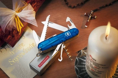 Нож перочинный Victorinox Huntsman (1.3713.T2) 91мм 15функц. синий полупрозрачный карт.коробка