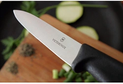 Нож кухонный Victorinox Swiss Classic (6.7703) стальной для чистки овощей и фруктов лезв.100мм прямая заточка черный