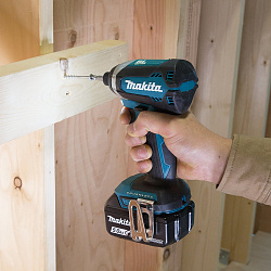 Шуруповерт Makita DTD153Z аккум. патрон:шестигр.1/4"
