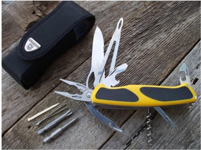 Нож перочинный Victorinox Ranger Boatsman MW Grip (0.9798.MWC8) 130мм 22функц. желтый/черный карт.коробка